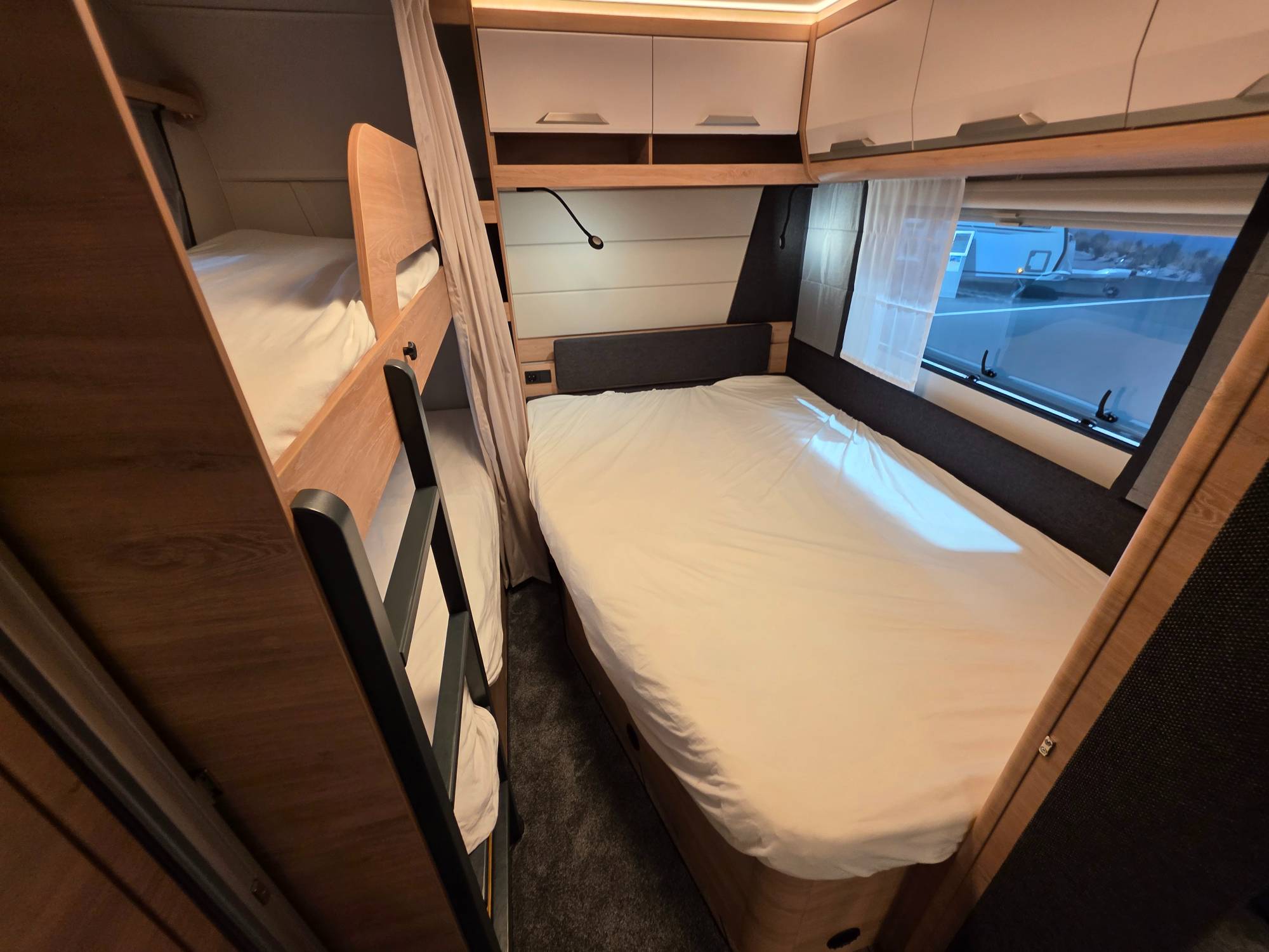 KNAUS SÜDWIND 580 UK BLACK SELECTION