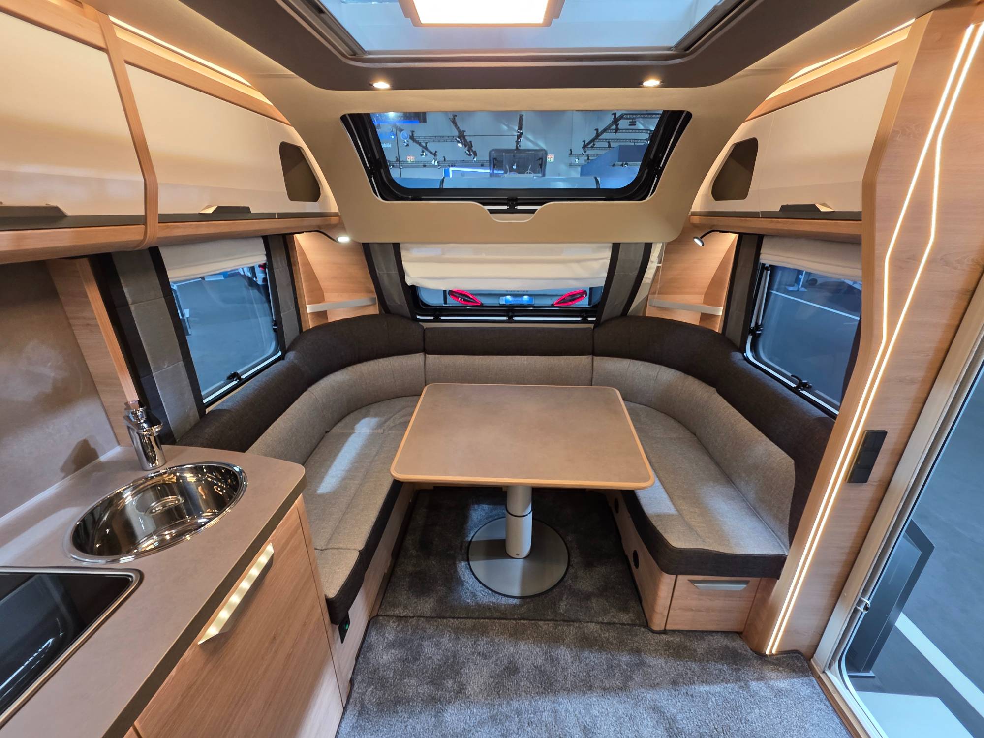 KNAUS SÜDWIND 580 UK BLACK SELECTION