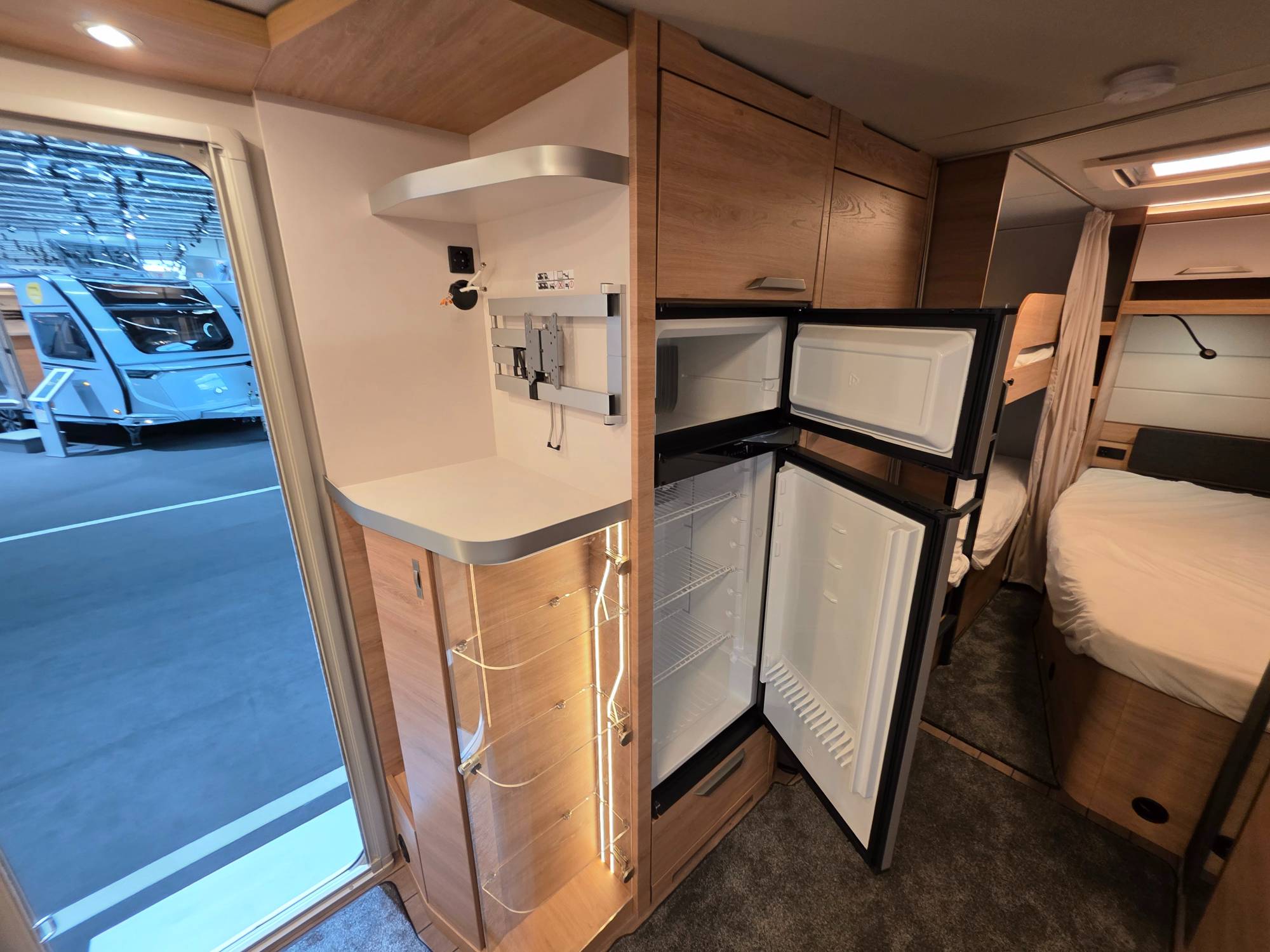KNAUS SÜDWIND 580 UK BLACK SELECTION