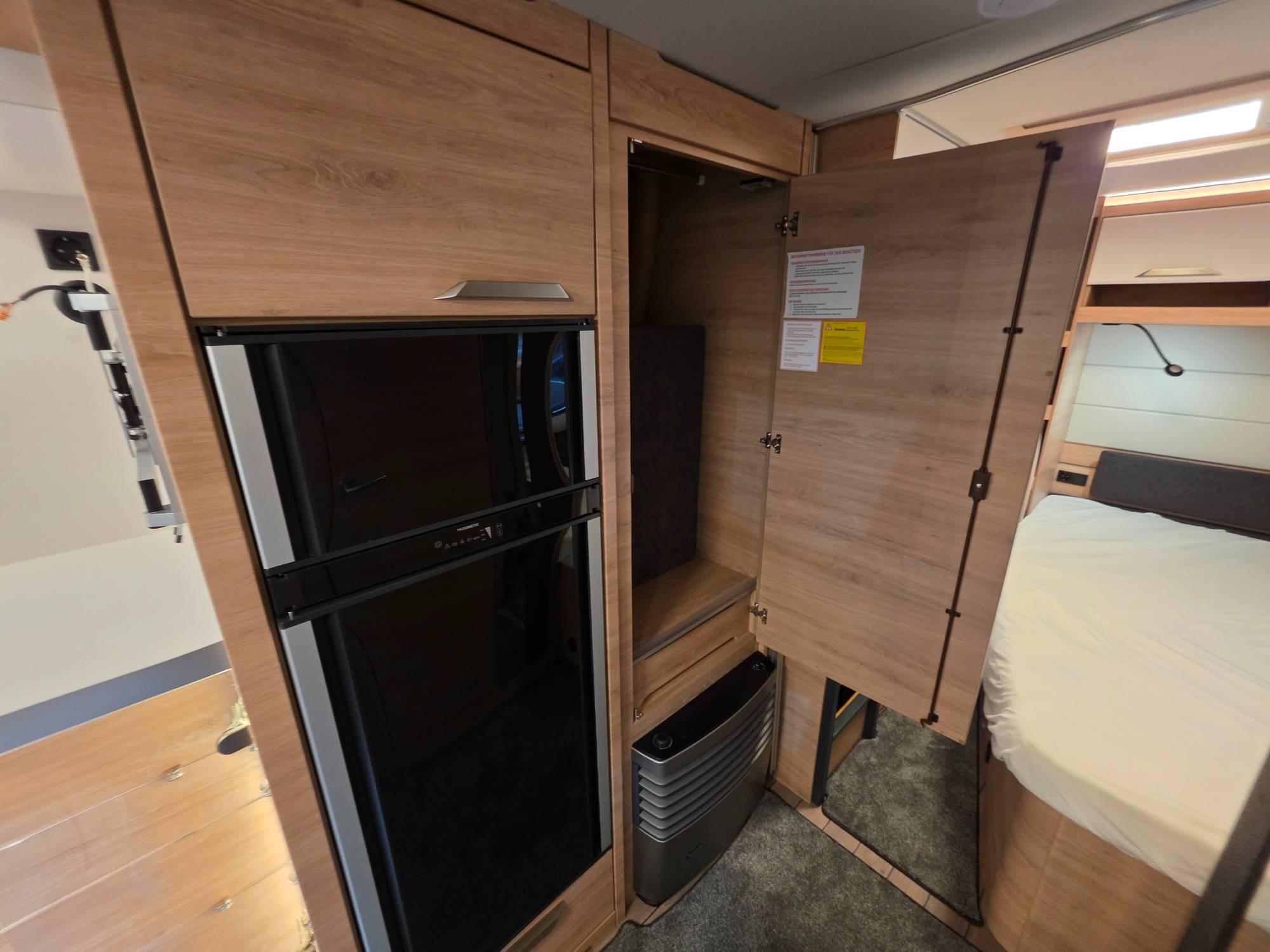 KNAUS SÜDWIND 580 UK BLACK SELECTION
