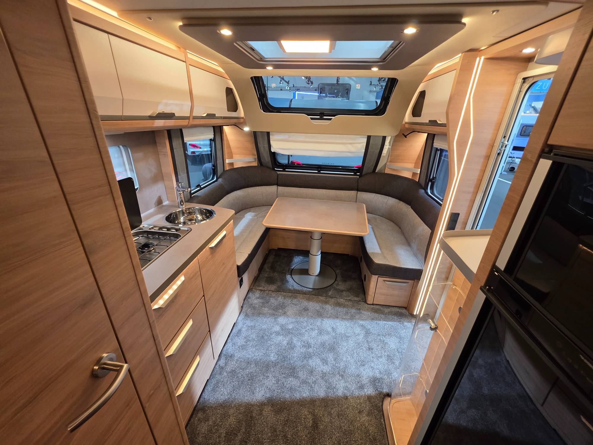 KNAUS SÜDWIND 580 UK BLACK SELECTION