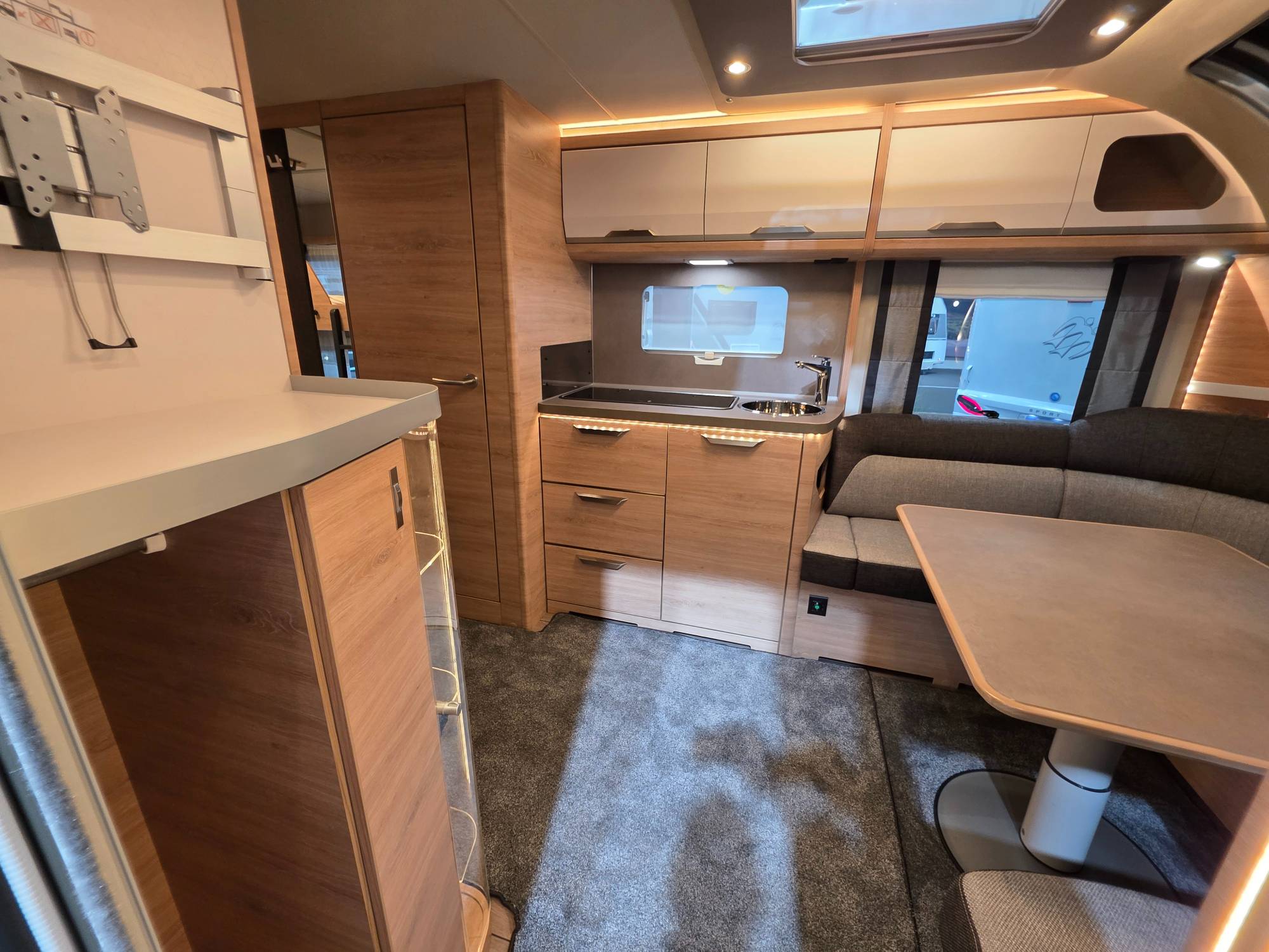 KNAUS SÜDWIND 580 UK BLACK SELECTION