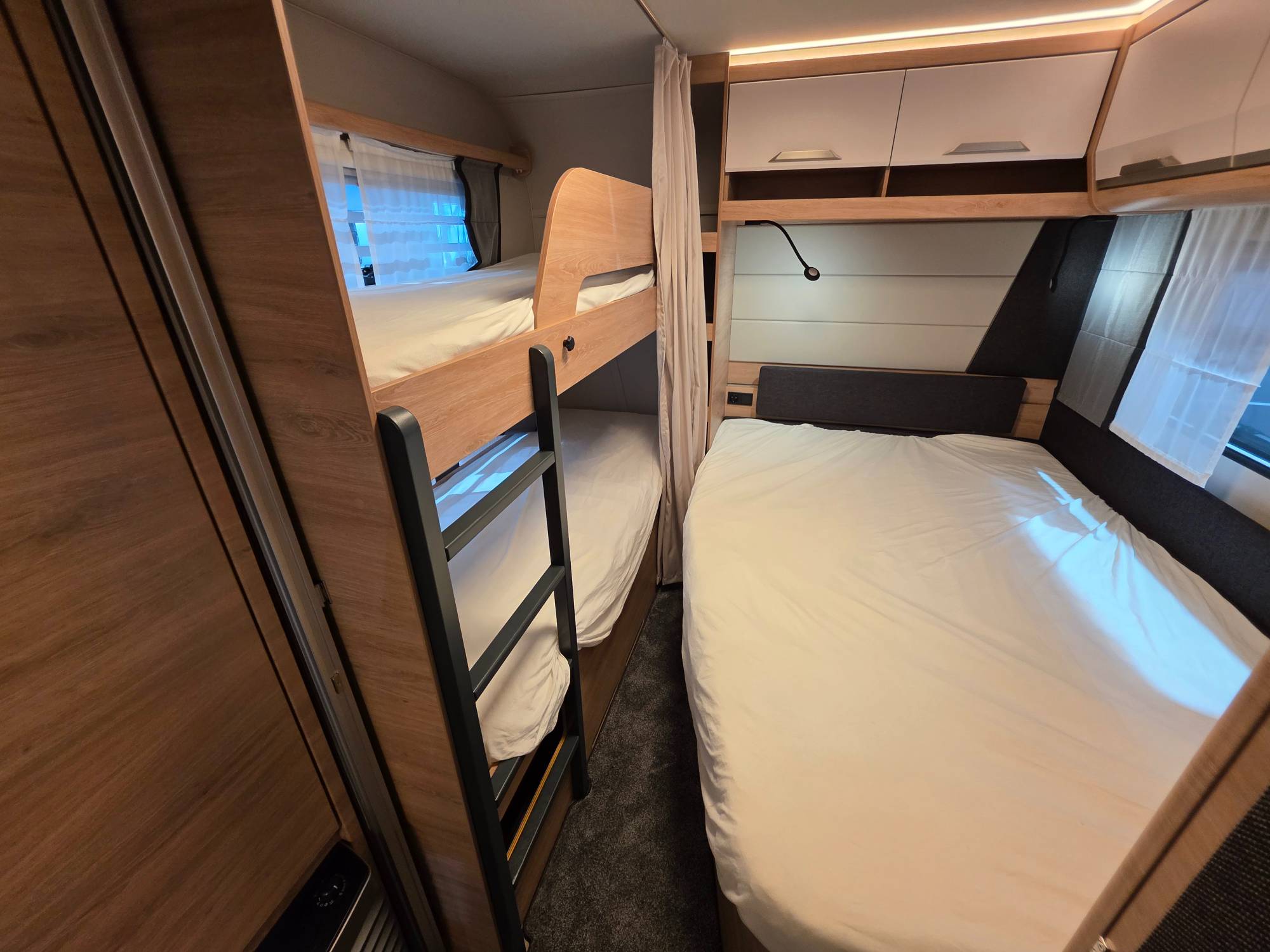KNAUS SÜDWIND 580 UK BLACK SELECTION