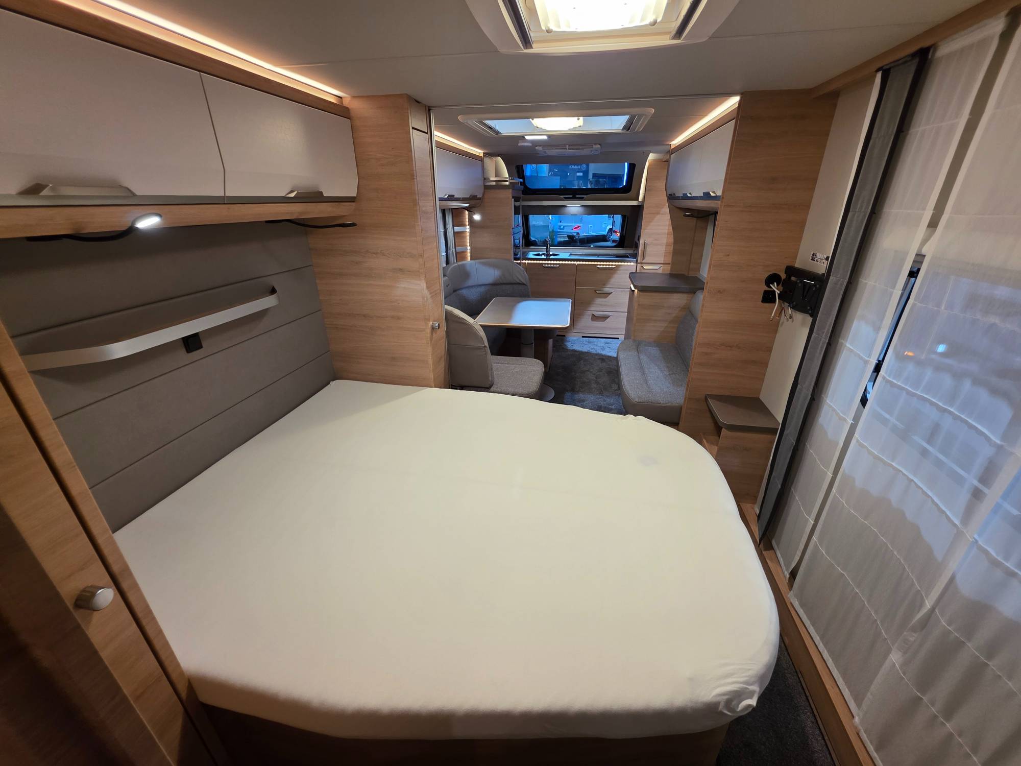 KNAUS SÜDWIND 650 PXB BLACK SELECTION