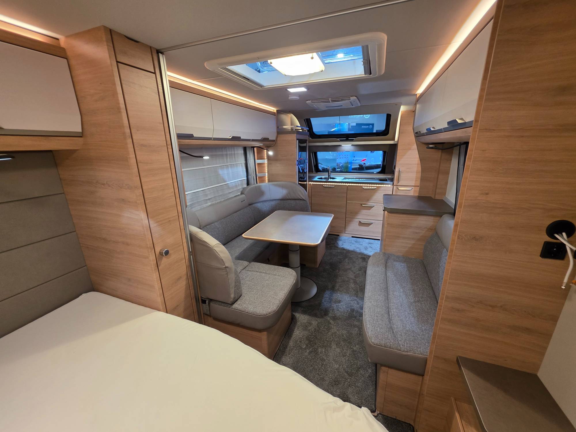 KNAUS SÜDWIND 650 PXB BLACK SELECTION