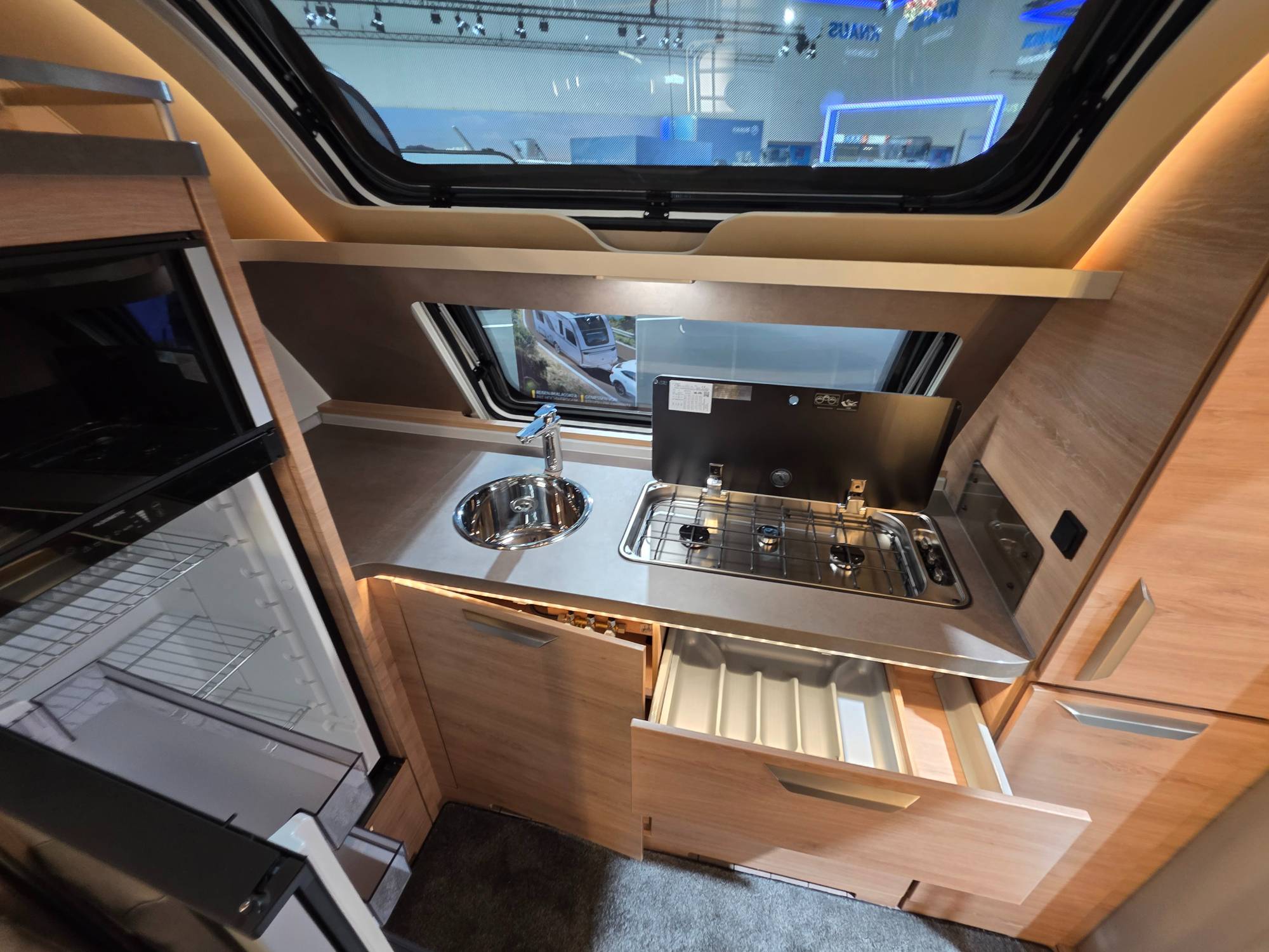 KNAUS SÜDWIND 650 PXB BLACK SELECTION