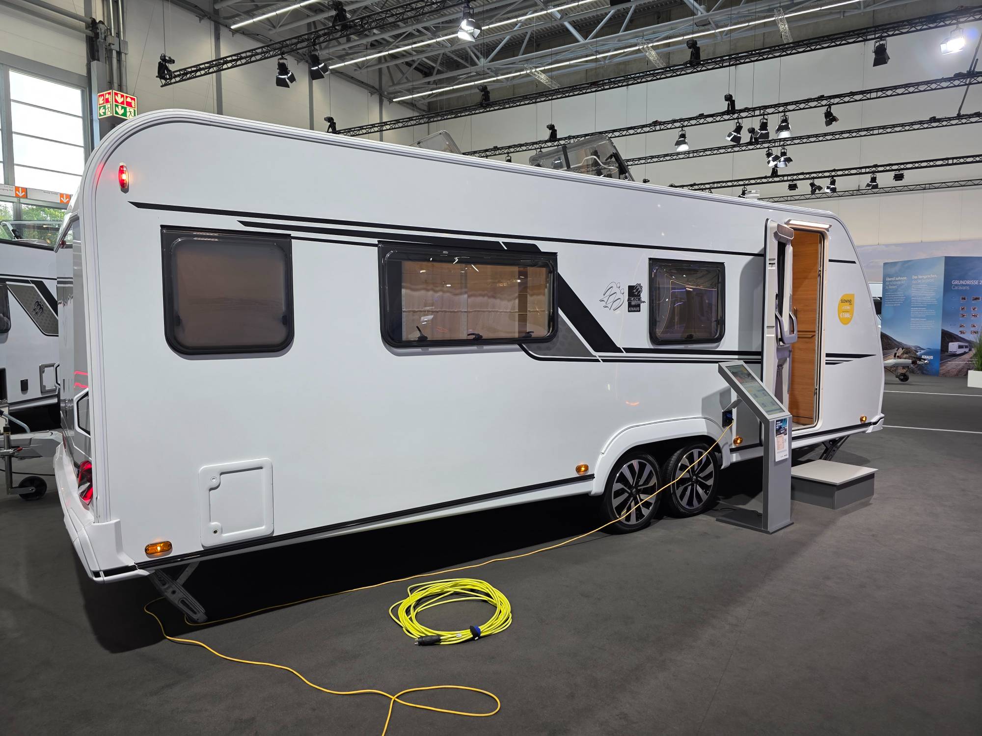KNAUS SÜDWIND 650 PXB BLACK SELECTION