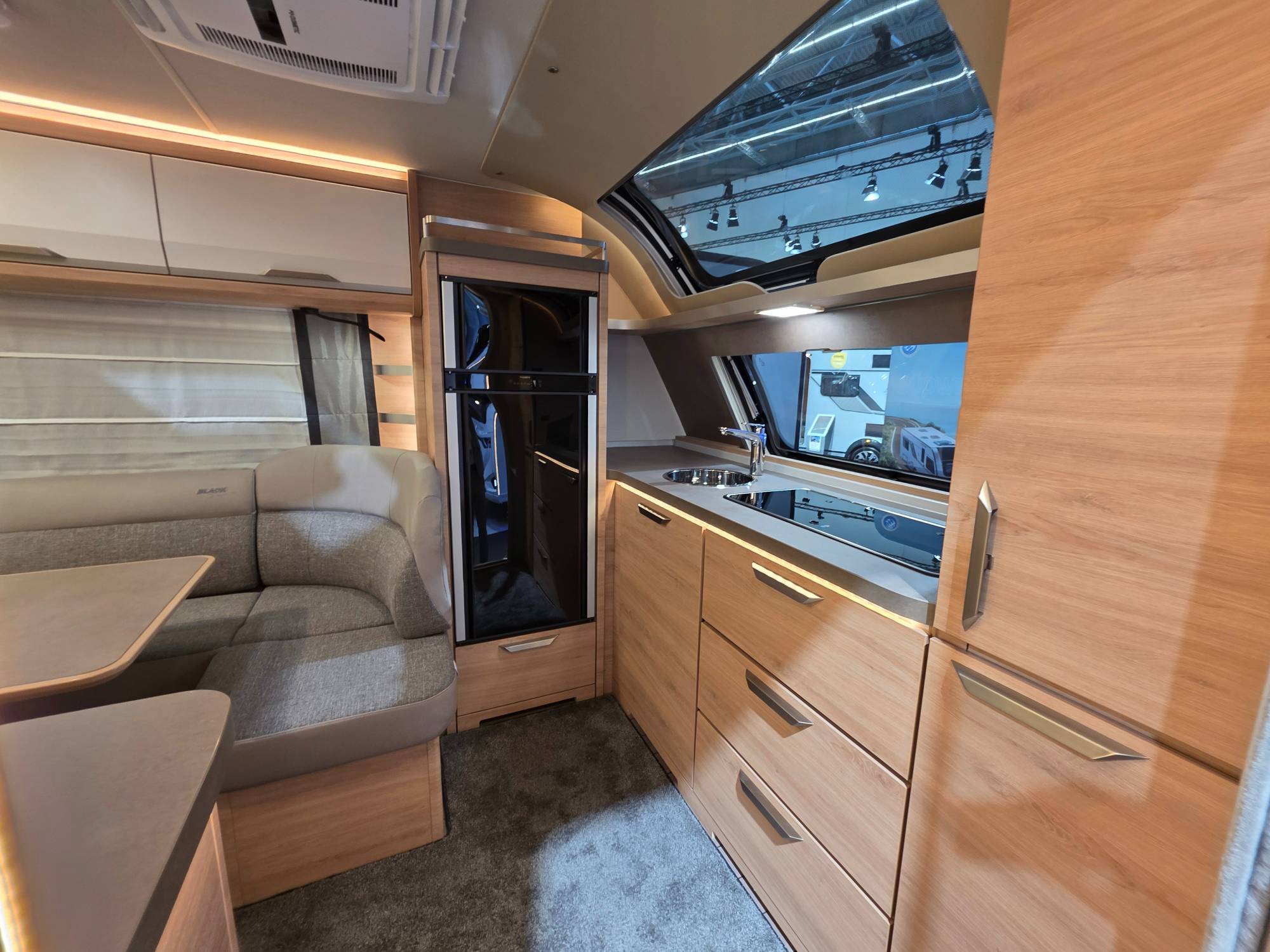 KNAUS SÜDWIND 650 PXB BLACK SELECTION
