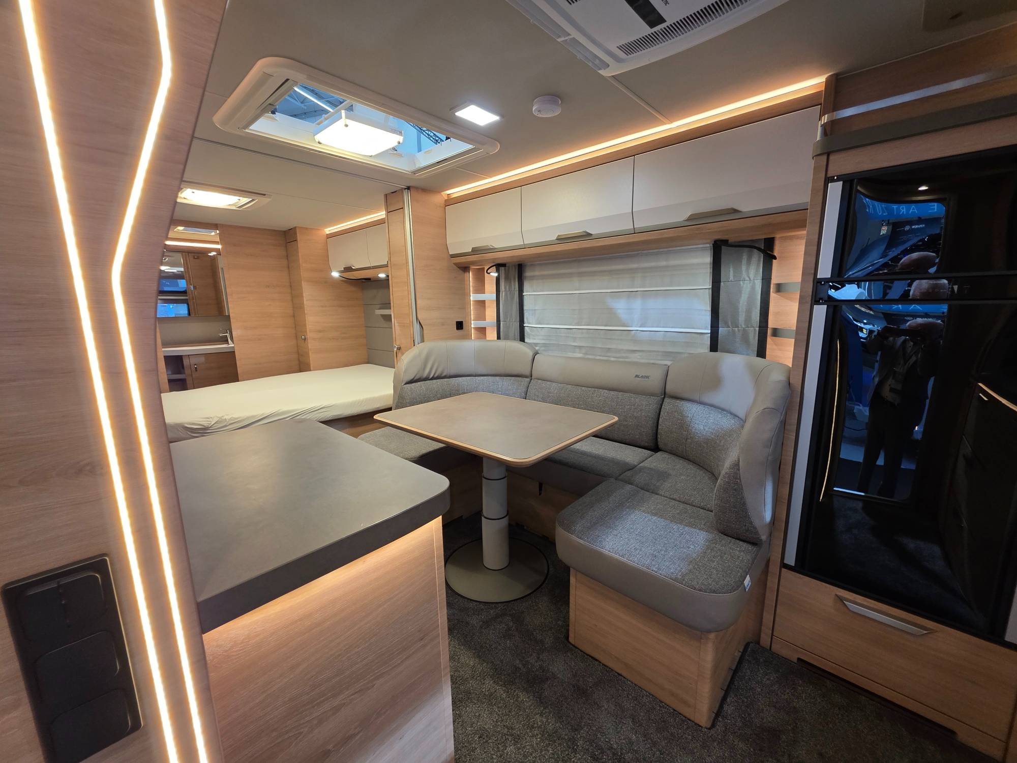 KNAUS SÜDWIND 650 PXB BLACK SELECTION