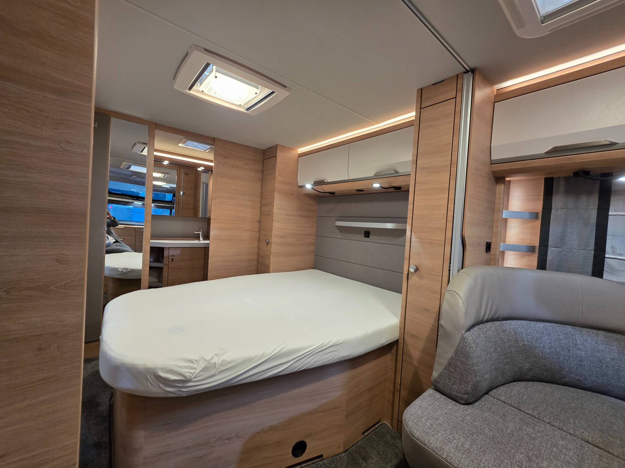 KNAUS SÜDWIND 650 PXB BLACK SELECTION